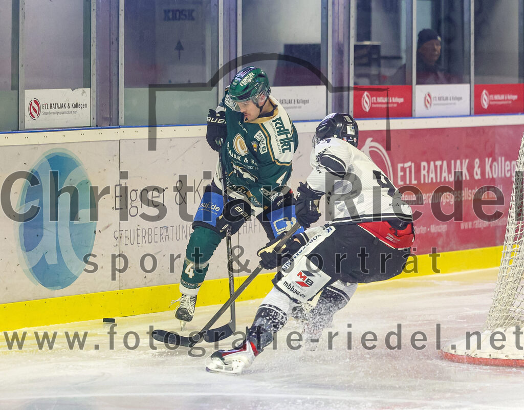 2025-11-25_023_TSV_Erding_gegen_EHF_Passau_Black_Hawks | Erding, Deutschland, 25.11.2025:Eishockey, Oberliga Süd 2025 / 2026, 20. Spieltag, TSV Erding gegen EHF Passau Black Hawks, Endergebnis: 2:3 n.V.Jesse Kauhanen (Erding Gladiators, #4)Foto: Christian Riedel / fotografie-riedel.net