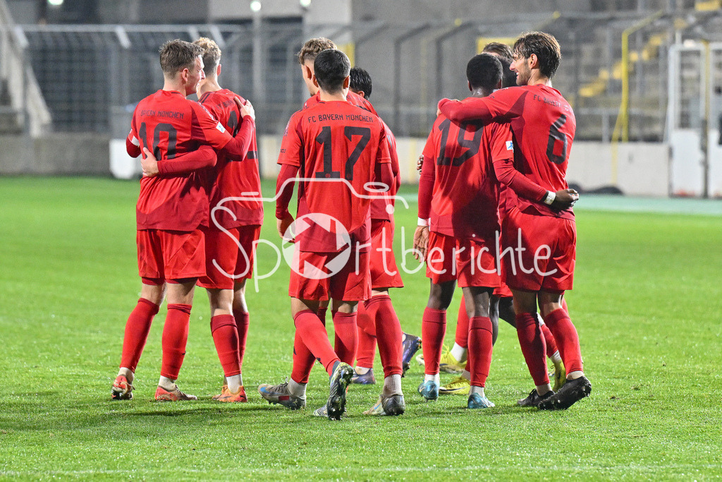 FC Bayern Amateure - SpVgg Greuther Fürth II | Jubel nach dem Treffer zum 4-0 druch Michael SCOTT (FC Bayern München II #19) / Freude / happy / Tor / torschuezte / Regionalliga Bayern: FC Bayern Muenchen II - SpVgg Greuther Fuerth II, Gruenwalder Stadion am am 29.10.2024