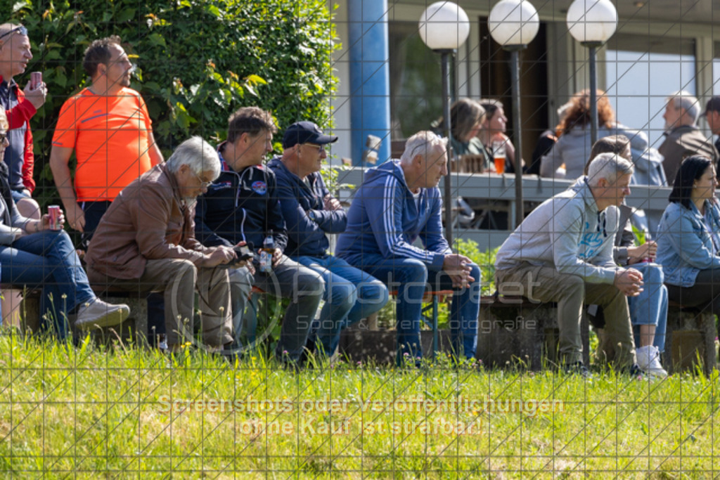 20250518_162237_0294 | #,TV Birenbach (rot) vs. SGM Jebenhausen/Bezgenriet II (organge), Fussball, Kreisliga B8 - Bezirk Neckar/Fils, 27. Spieltag, Saison 2024/2025, Rasenplatz, Sportplatz Birenbach, Turnhallenweg 8, 73102 Birenbach, 18.05.2025 - 15:00 Uhr,Foto: PhotoPeet-Sportfotografie/Peter Harich