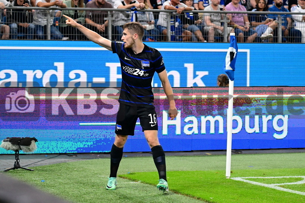 KBS Picture_HSV-HerthaBSC_077 | Hertha BSC Torjubel zum 1:1 Torschuetze ist Kenny Jonjoe (Hertha BSC) jubelt hier zu den Berliner Fans ,Sportplatz :  Volksparkstadion, - Realisiert mit Pictrs.com