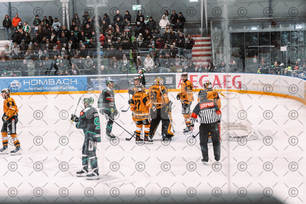 Alligators_vs_Fuessen_21.11.2025-027 | Höchstadt Alligators Fotogalerie: Eishockey-Action aus Franken. Professionelle Spielfotos, Portraits & Stadionbilder zum Download. Jetzt entdecken! - Realisiert mit Pictrs.com