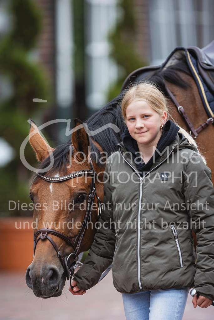 240614_Lemwerder_M2-Springen-403 | Deine schönsten Turniermomente als professionelle Fotos! Entdecke hochwertige Pferdesport-Fotografie im Online-Shop. Jetzt Fotos finden & bestellen!