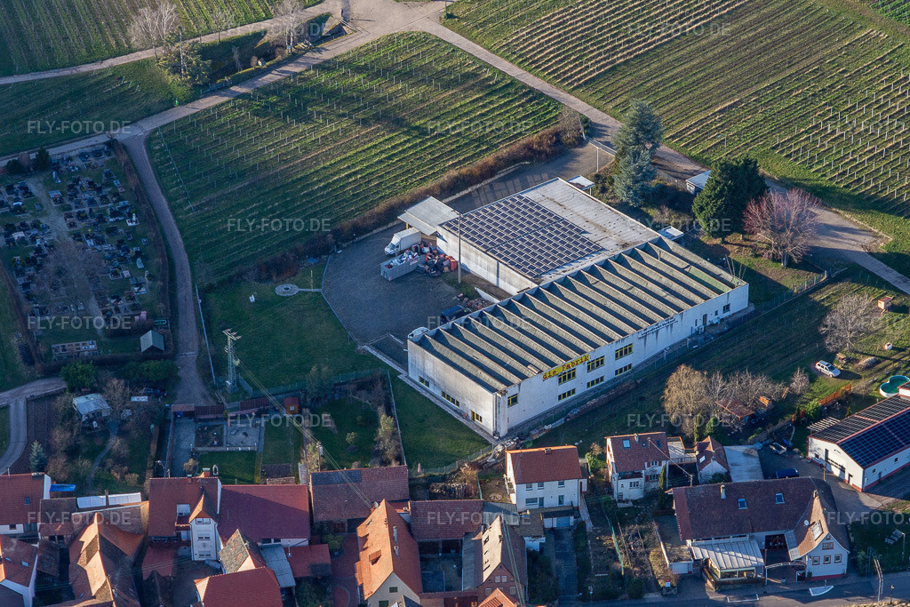 Warenlager der Watts industries und Weingut Ehrhart weingut-ehrhart.de | Luftbild: Warenlager der Watts industries und Weingut Ehrhart weingut-ehrhart.de in Eschbach im Bundesland Rheinland-Pfalz in Deutschland. Foto: IMG_130625.jpg vom 23.02.2022 durch ©2025 Werner Riehm fly-foto.de/copyright - Realisiert mit Pictrs.com