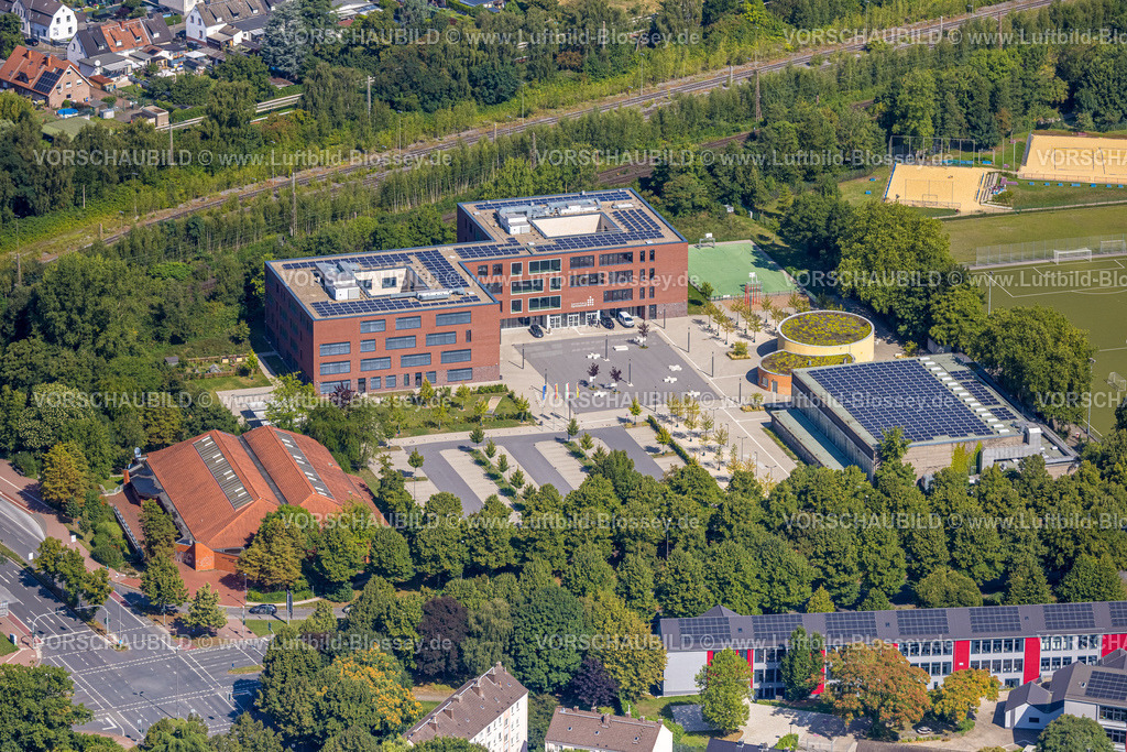 Gladbeck250800061 | Luftbild, Heisenberg Gymnasium mit Artur-Schirrmacher-Sporthalle, Gladbeck, Ruhrgebiet, Nordrhein-Westfalen, Deutschland