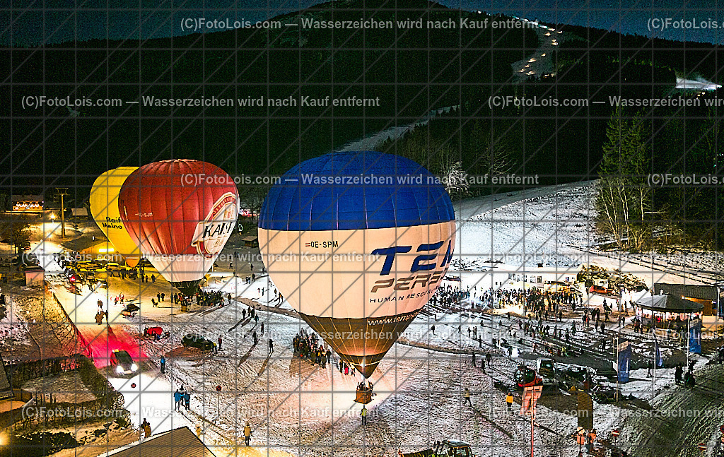 DJI_20251228172258_0054_D_Luftbild_NACHTderBALLONE | ... mit dem Ballonclub Ötscherland, einer Schauübung der Bergrettung, der Perchtegruppe Gaming 'Ötscherteufeln', dem Musikverein Lackenhof und sehr vielen Besuchern und Gästen aus nah und fern, So 28. Dezember 2025. Luftbildaufnahme.