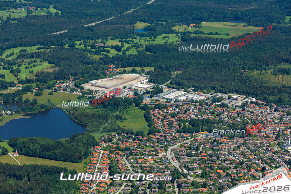 Aktuelles Luftbild von  Penzberg - Die Luftaufnahme wurde 2022 mittels UL-Flugzeug erstellt ( keine Drohne ) - hochauflösende Kamera-Systeme von  Canon -Beste Qualität - Für grossformatige Ausdrucke geeignet. Die Geschenkidee !