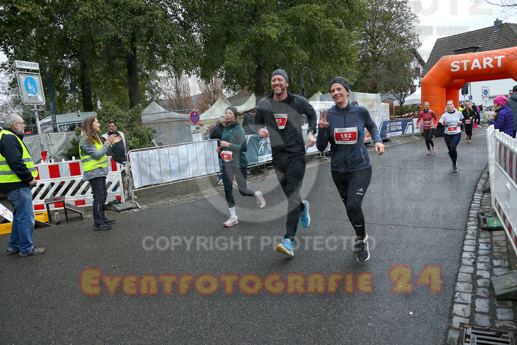 251130_1145_EX1_8687 | Sportfotografie im Rhein-Sieg Kreis, Köln, Bonn, NRW, Rheinland Pfalz, Hessen, etc. Unser Tätigkeitsfeld umfasst den Laufsport vom Volkslauf über den Marathon, Duathlon, Triathon bis zum Ultralauf wie Kölnpfad Ultra oder Schindertrail.
