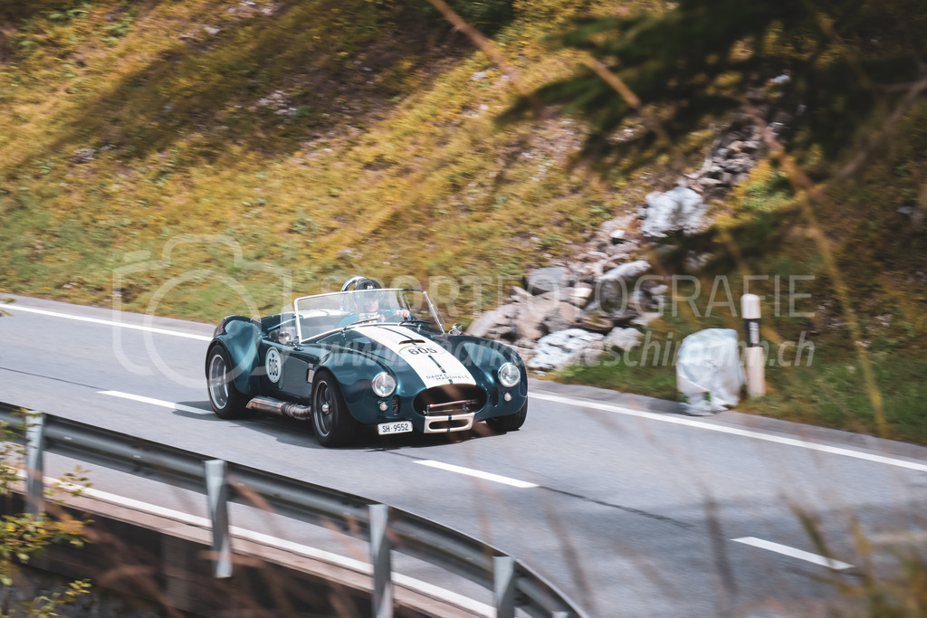 21. Arosa ClassicCar 2025 - 7. =September= 2025 | Urs Stamm aus Schaffhausen (SUI) in einem AC Cobra aus dem Jahre 1967 mit Startnummer 605 am Arosa ClassicCar 2025 in der Kategorie Demo..@arosaclassiccar, @arosa.official, #arosaclassiccar, #arosa, #76curves, #classiccarBild: Sportfotografie Markus Aeschimann | www.markus-aeschimann.ch - Realisiert mit Pictrs.com