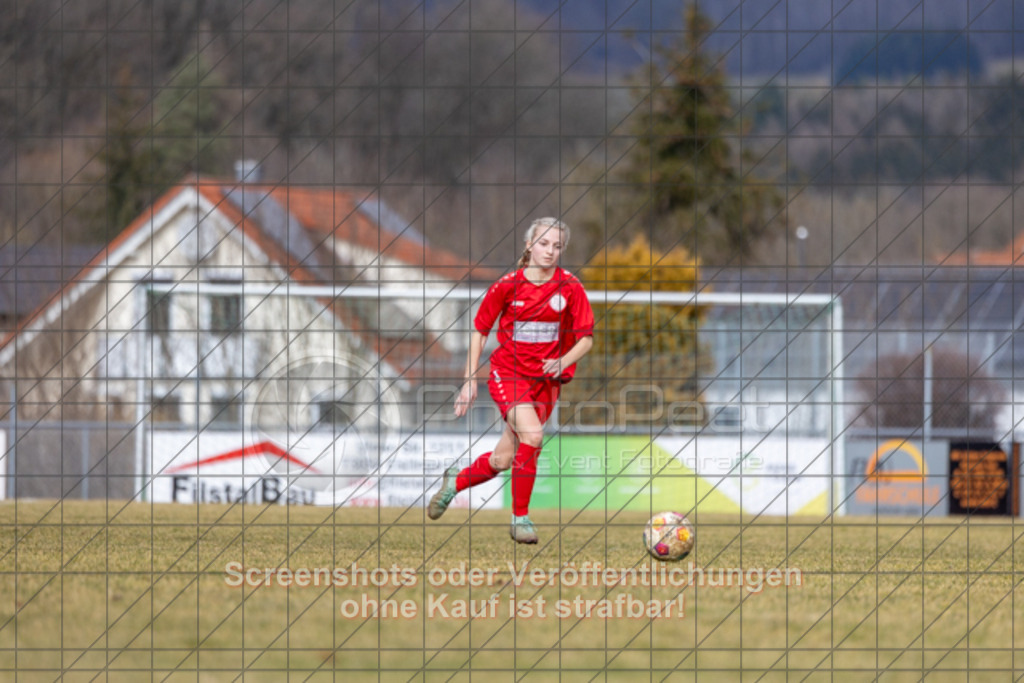 20250223_134412_0344 | #,1.FC Donzdorf (rot) vs. TSV Tettnang (schwarz), Fussball, Frauen-WFV-Pokal Achtelfinale, Saison 2024/2025, Rasenplatz Lautertal Stadion, Süßener Straße 16, 73072 Donzdorf, 23.02.2025 - 13:00 Uhr,Foto: PhotoPeet-Sportfotografie/Peter Harich