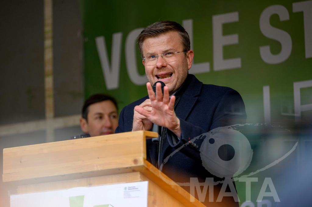 _DWA4509 | Oberbürgermeister Nürnberg, Marcus König bei Bauerndemo gegen Agrarpolitik der Bundesregierung  auf dem Straße Obstmarkt und Hauptmarkt . Nürnberg, 08.01.2024 - Realisiert mit Pictrs.com