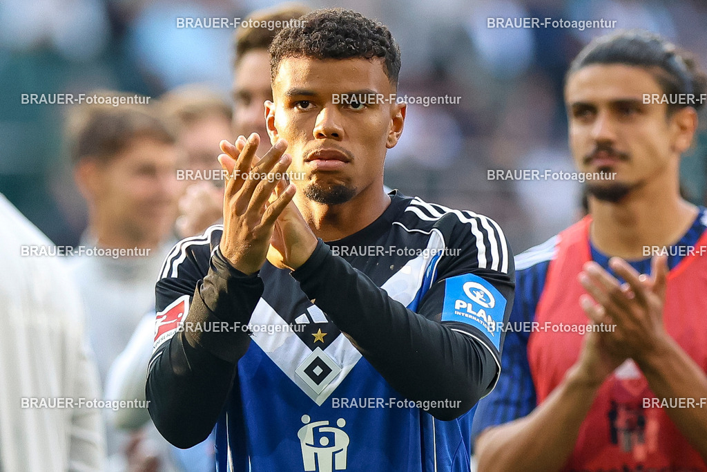 Borussia Mönchengladbach vs Hamburger SV - Bundesliga  | Mönchengladbach, Deutschland, 24.08.25:   Ransford Königsdörffer (Hamburger SV) gestikuliert, Gestik waehrend des Spiels der Bundesliga zwischen Borussia Mönchengladbach vs Hamburger SV im Stadion im Borussia Park(Foto von Brauer-Fotoagentur / Adrian Schlueter)