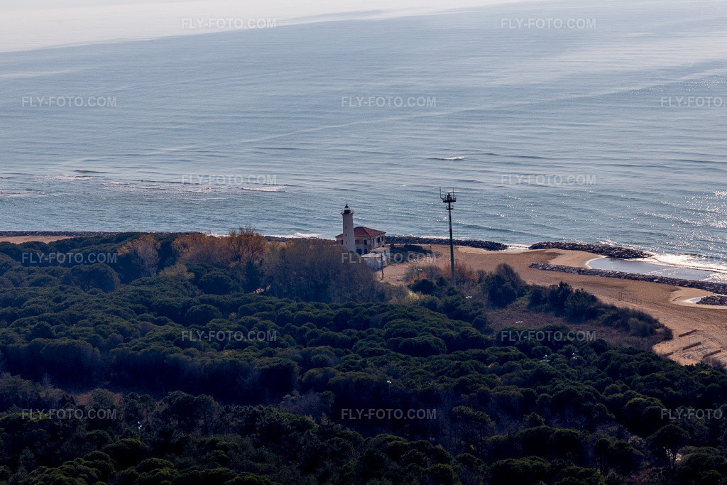 Aerial view: View of the town in Lignano Riviera in the state Friuli Venezia Giulia, Italy. – Photo: IMG_098011.jpg taken on 04/03/2017 by Werner Riehm/FLY-FOTO.com – Resolution of the original: 5203 x 3469 px