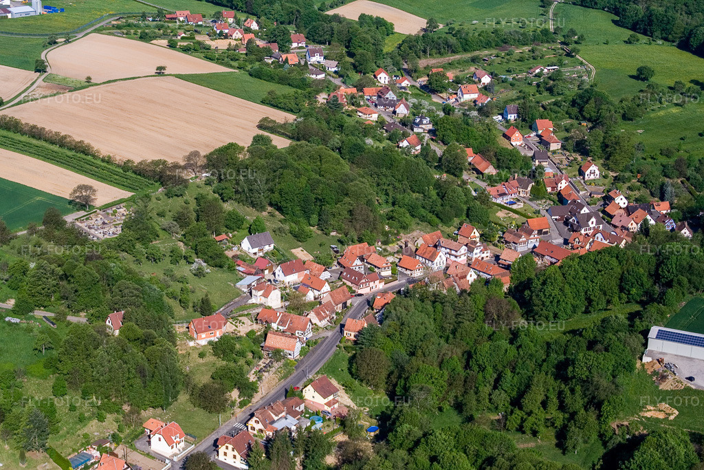 Vue aérienne: Rue Louis Philippe Kamm à Drachenbronn-Birlenbach dans le département Bas Rhin, France.Photo: IMG_10804.jpg prise le 12/05/2008 par Werner Riehm/FLY-FOTO.euRésolution de l'original: 3456 x 2304 px