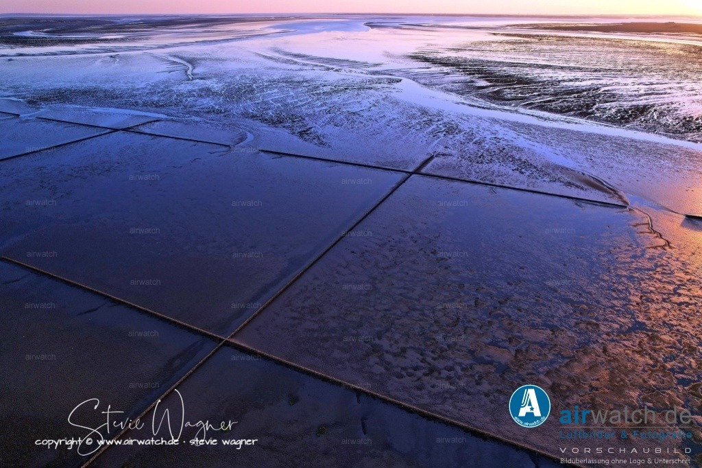 Nordsee, Nordfriesland, Beltringharderkoog, Luettmoorsee, Holmer Siel, Landgewinnung | Landgewinnung & Küstenschutz in Nordfriesland - Die Landgewinnung auf Nordstrand, einer Halbinsel in Schleswig-Holstein, hat eine wechselvolle Geschichte. Im Gegensatz zu anderen Küstenregionen hat Nordstrand im Laufe der Jahrhunderte kein Land durch Eindeichung gewonnen, sondern ein Großteil seiner Fläche hat sich im 12. Jahrhundert eingebüßt.