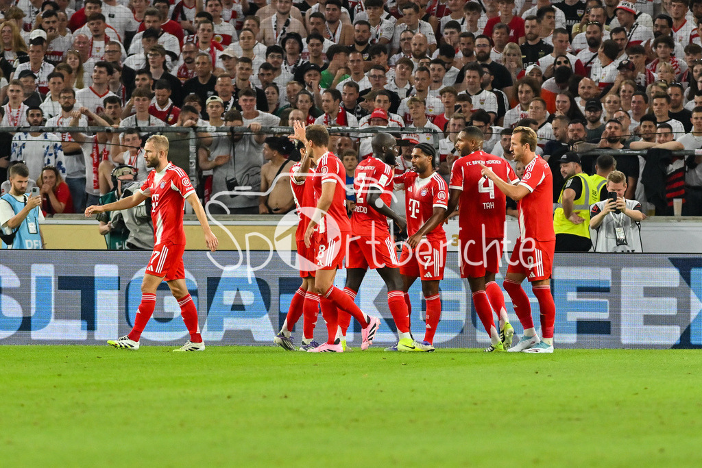 VfB Stuttgart - FC Bayern München | Jubel nach dem Treffer zum 0-1 durch Harry KANE (FC Bayern Muenchen 9) / Tor / Torschuetze / Freude / Happy / Franz-Beckenbauer Supercup: VfB Stuttgart - FC Bayern München; MHP Arena am 16.08.2025