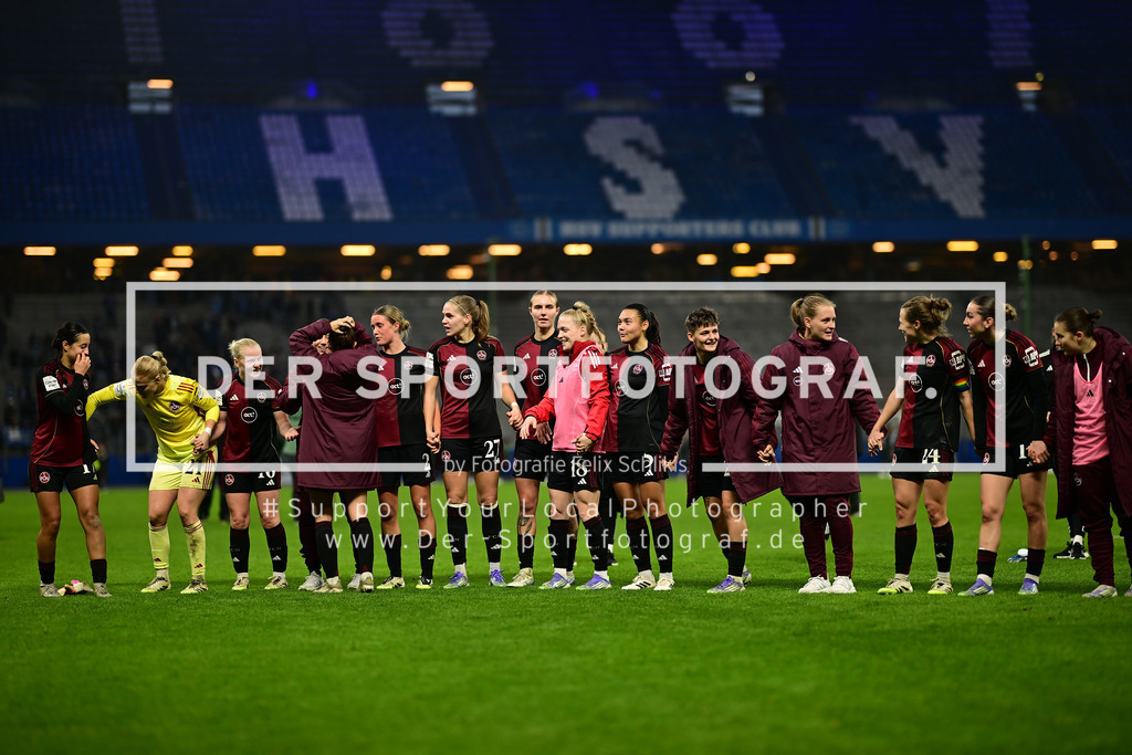 Fußball I Frauen I Saison 2025-2026 I Bundesliga I 10. Spieltag I Hamburger SV - 1. FC Nürnberg I 47720 | Jubel, Begeisterung, Enthusiasmus, Euphorie, Freude, Glücksgefühl, Heiterkeit bei: 1. FC Nürnberg Frauen nach dem 1:2 Sieg gegen die Hamburger SV Frauen - Realized with Pictrs.com