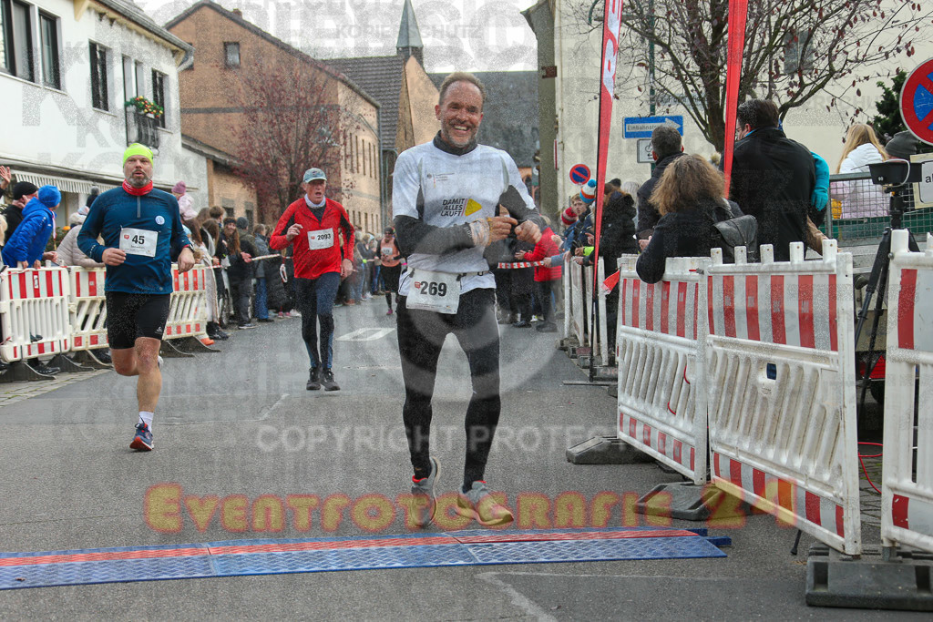 221127_1219_EX1_2427 | Sportfotografie im Rhein-Sieg Kreis, Köln, Bonn, NRW, Rheinland Pfalz, Hessen, etc. Unser Tätigkeitsfeld umfasst den Laufsport vom Volkslauf über den Marathon, Duathlon, Triathon bis zum Ultralauf wie Kölnpfad Ultra oder Schindertrail.