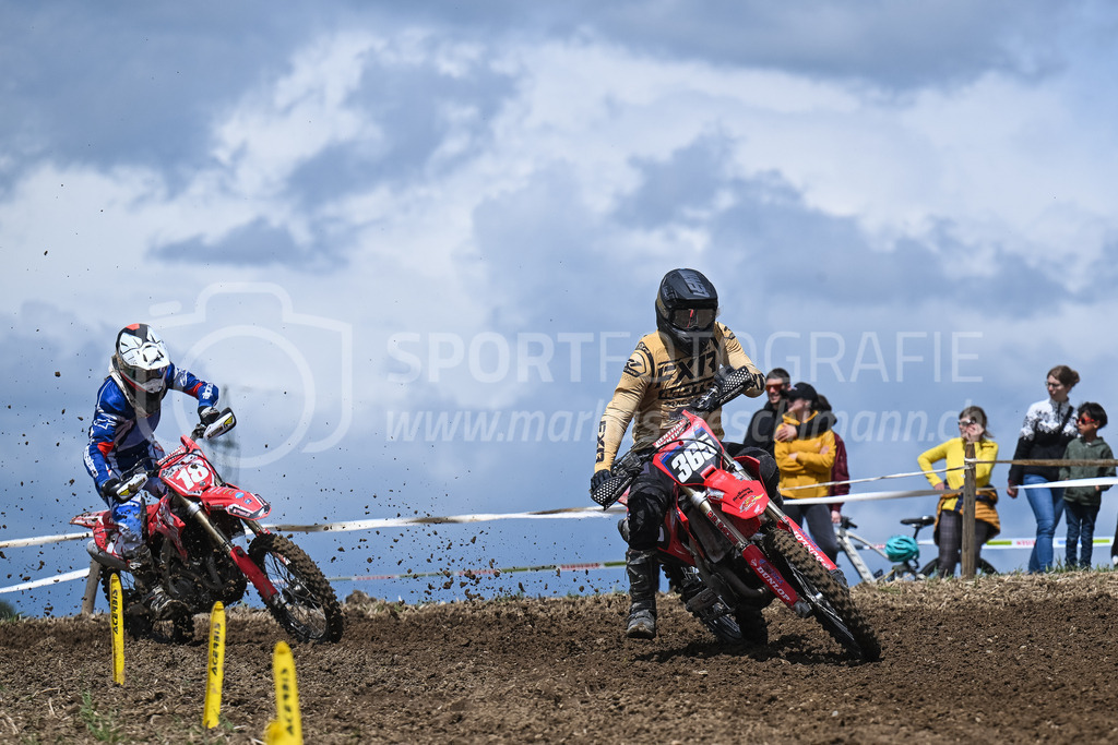 Motocross Schlatt bei Winterthur - 29. April 2023 | #365 Muff Marco aus Winterberg (CH) auf Honda und #18 Huber Nick aus Honau (CH) auf Honda in der Kategorie MX2 am Motocross Schlatt bei Winterthur, 29. April 2023.
Instagram: @mx_schlatt | @mc_wila | @sam_schweiz
Bild: Sportfotografie Markus Aeschimann | www.markus-aeschimann.ch - Realisiert mit Pictrs.com