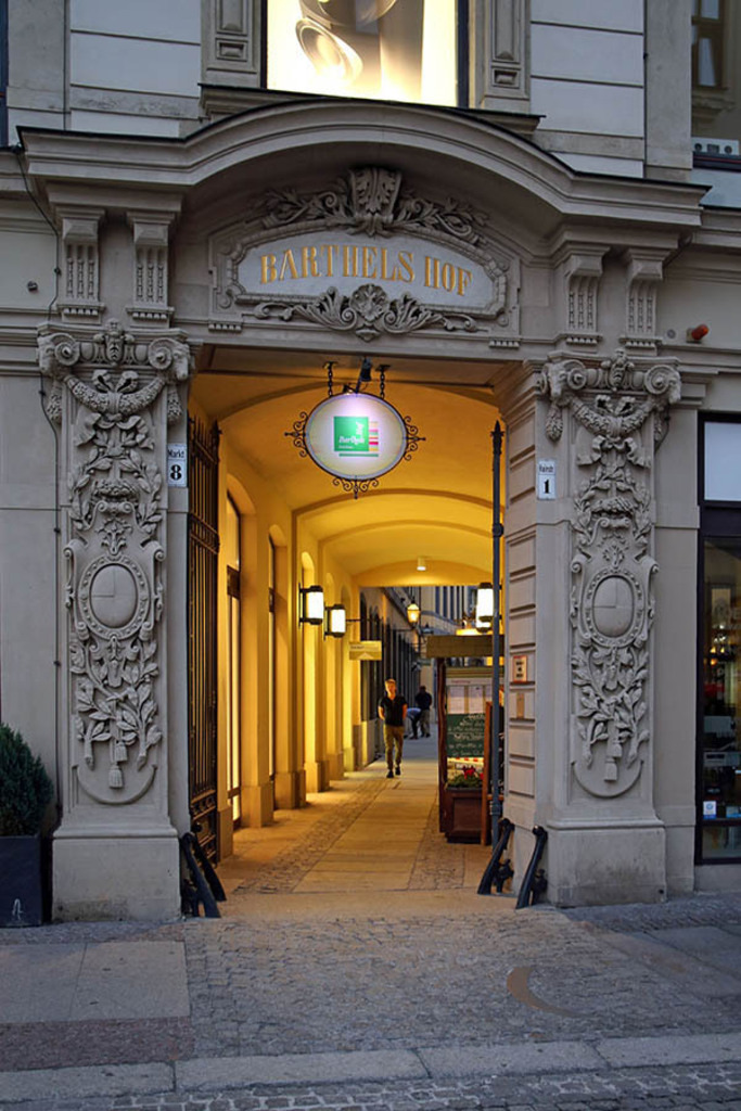 Foto: Leipzig - Barthels Hof | Das Team hinter BILDLEXIKON LEIPZIG bündelt historische wie aktuelle Informationen über die Stadt Leipzig in Text und Bild auf einer Plattform und stellt diese der interessierten Öffentlichkeit zur Verfügung.