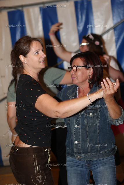 Letzer Dämmershoppen 2025 beim Buggl Volte | Bildershop von pixelworld.at - Realisiert mit Pictrs.com