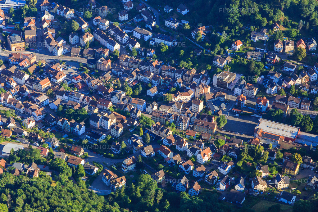 Luftbild: Innenstadt in Schramberg im Bundesland Baden-Württemberg in Deutschland. Foto: IMG_149156.jpg vom 29.06.2025 durch Werner Riehm/FLY-FOTO.de