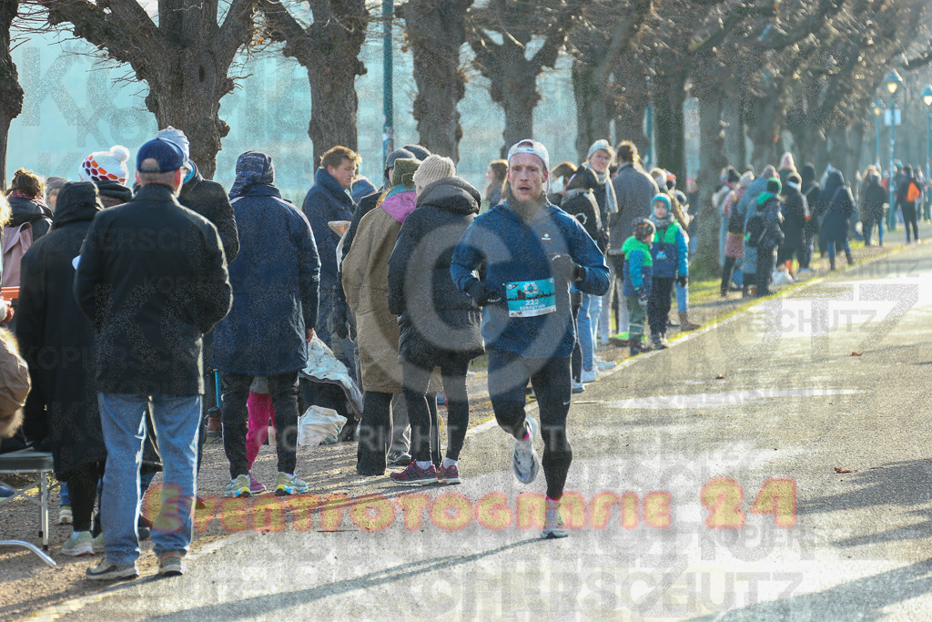 241231_1152_EX1_2745 | Sportfotografie im Rhein-Sieg Kreis, Köln, Bonn, NRW, Rheinland Pfalz, Hessen, etc. Unser Tätigkeitsfeld umfasst den Laufsport vom Volkslauf über den Marathon, Duathlon, Triathon bis zum Ultralauf wie Kölnpfad Ultra oder Schindertrail.