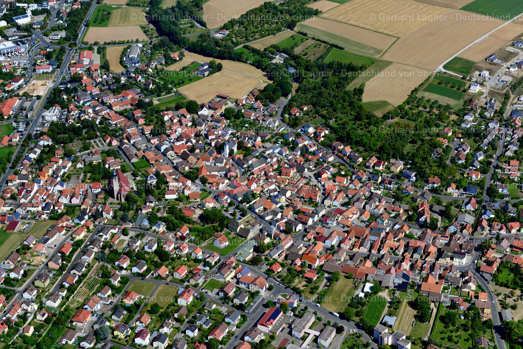 3650112 | ESTENFELD 31.08.2016 Stadtzentrum im Innenstadtbereich  in Estenfeld im Bundesland Bayern, Deutschland // The city center in the downtown area  in Estenfeld in the state Bavaria, Germany Foto: Gerhard Launer