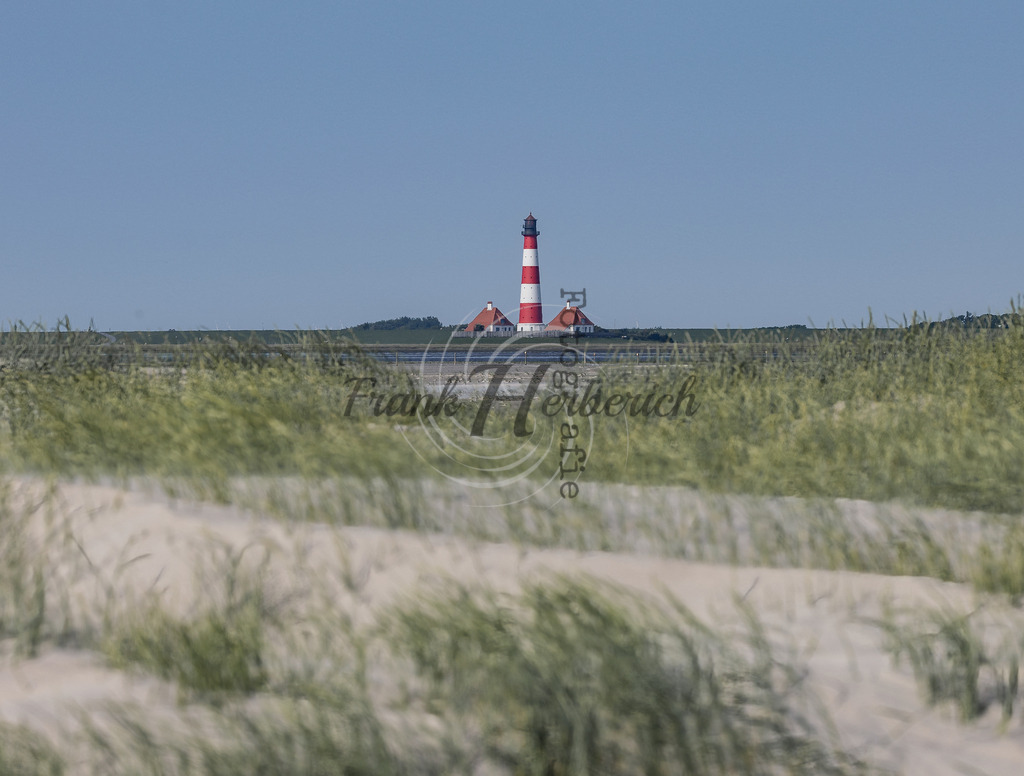 _X0A6433bea1 | Nordsee,Urlaub,Sonne,Meer,Sand,Pfahlbauten,Ording,Böhl,Dorf,Bad,Kite,Drachen,Wattenmeer, Erholung,Schleswig-Holstein,SPO,Sankt Peter, Westerheversand, Leuchtturm Westerhever, Leuchtturm Böhl, 54 Grad , Strandbar, Silbermöwe - Realisiert mit Pictrs.com