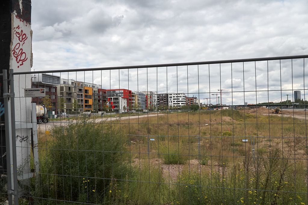 Tristesse und Kreativität in Düsseldorf 4 | Ich erzähle Geschichten als Autor und als Fotograf. Hier finden Sie hochwertige Naturfotografie, Reisefotografien und Bilder aus dem urbanen Lebensraum.  - Realisiert mit Pictrs.com