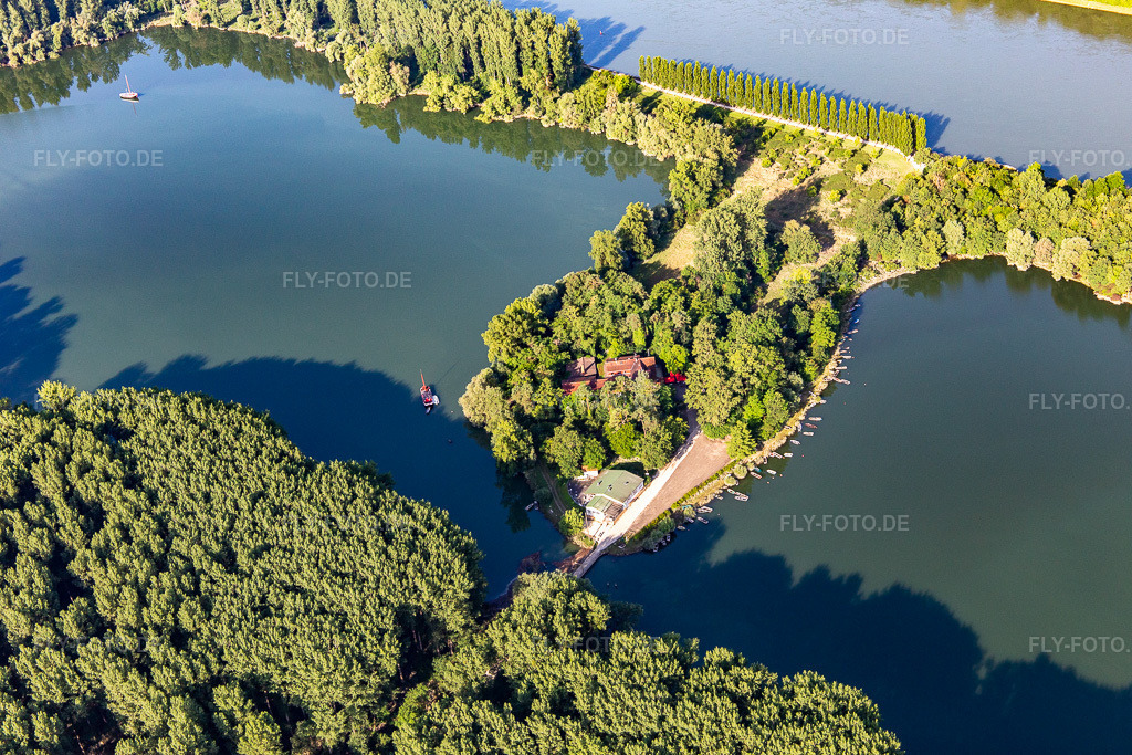 Luftbild: Pappelallee und Restaurant auf Insel Rott am Rhein in Linkenheim-Hochstetten im Bundesland Baden-Württemberg in Deutschland. Foto: IMG_141799.jpg vom 18.06.2024 durch Werner Riehm/FLY-FOTO.de