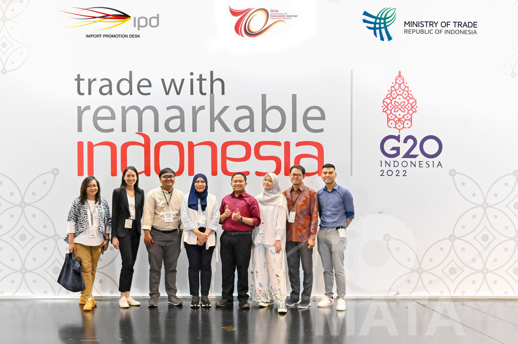 _DW03691 | Das Herz der internationalen Bio-Branche schlug vom 26.–29.07.2022 für vier Tage in Nürnberg. Die BIOFACH, Weltleitmesse für Bio-Lebensmittel, und die VIVANESS, Internationale Fachmesse für Naturkosmetik, meldet sich mit der einmaligen „Summer Edition“ zurück. Groß war die Wiedersehensfreude der über 24.000 Fachbesucher aus 137 Ländern. Im Fokus: Der persönliche Austausch, Networking und vertiefte Gespräche zu den Themen der Zeit. Aber auch: Neuheiten und Trends entdecken und eintauchen mit allen Sinnen in die Produktvielfalt der 2.276 Aussteller aus 94 Ländern. Nürnberg, 29.07.2022 - Realisiert mit Pictrs.com