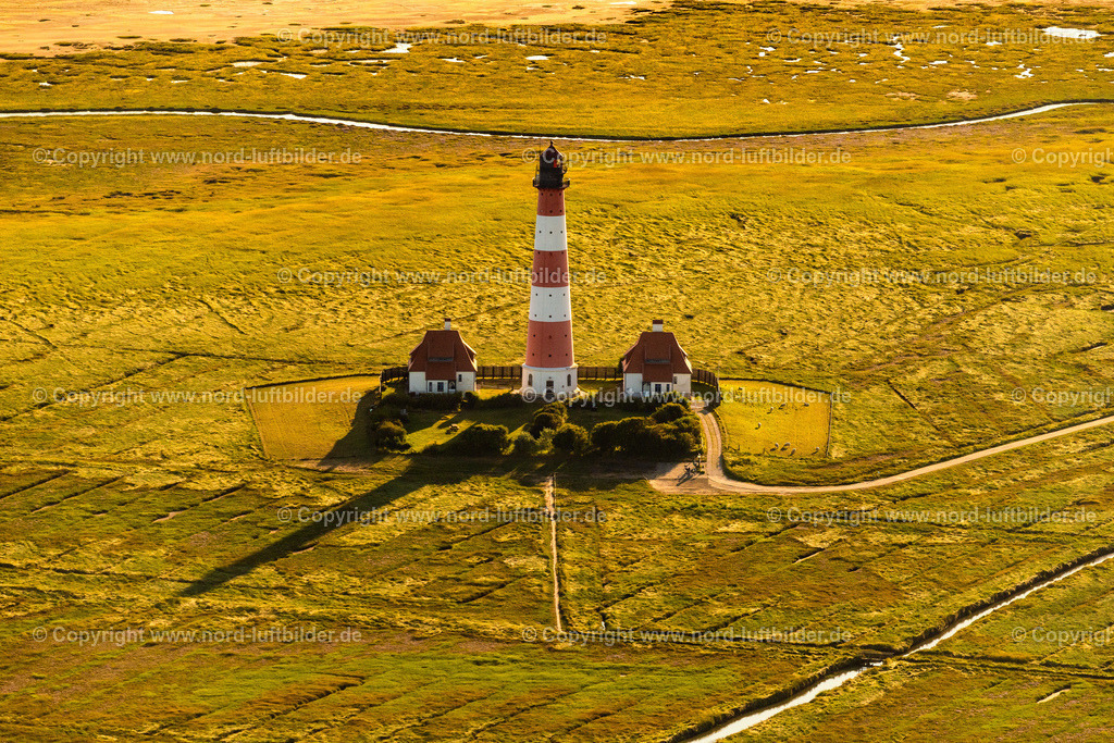 Westerheversand_Leuchtturm_ELS_3890060822 | WESTERHEVER 06.08.2022 Leuchtturm Westerheversand als historisches Seefahrtszeichen im Küstenbereich der Nordsee in Westerhever im Bundesland Schleswig-Holstein. // Lighthouse Westerheversand as a historic seafaring character in the coastal area of North Sea in Westerhever in the state Schleswig-Holstein. Foto: Martin Elsen