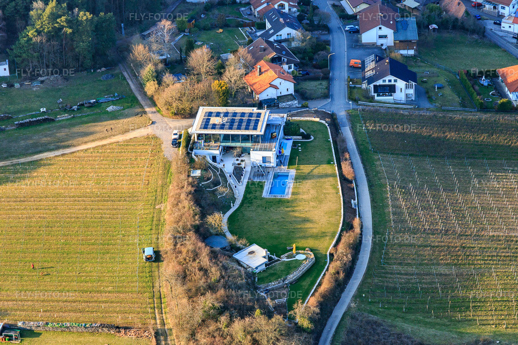 Luftbild: Villa an der Kirchbergstr im Ortsteil Gleiszellen in Gleiszellen-Gleishorbach im Bundesland Rheinland-Pfalz in Deutschland. Foto: IMG_105094.jpg vom 24.03.2018 durch Werner Riehm/FLY-FOTO.de
