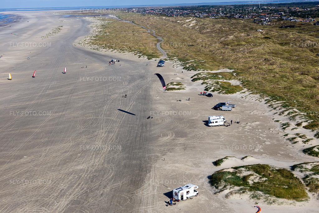 Aerial view: Buggies and kiteboarders on the sandy beach in Fanø in the state South Denmark, Denmark.Photo: IMG_118628.jpg taken on 09/21/2019 by Werner Riehm/FLY-FOTO.comResolution of the original: 5472 x 3648 px