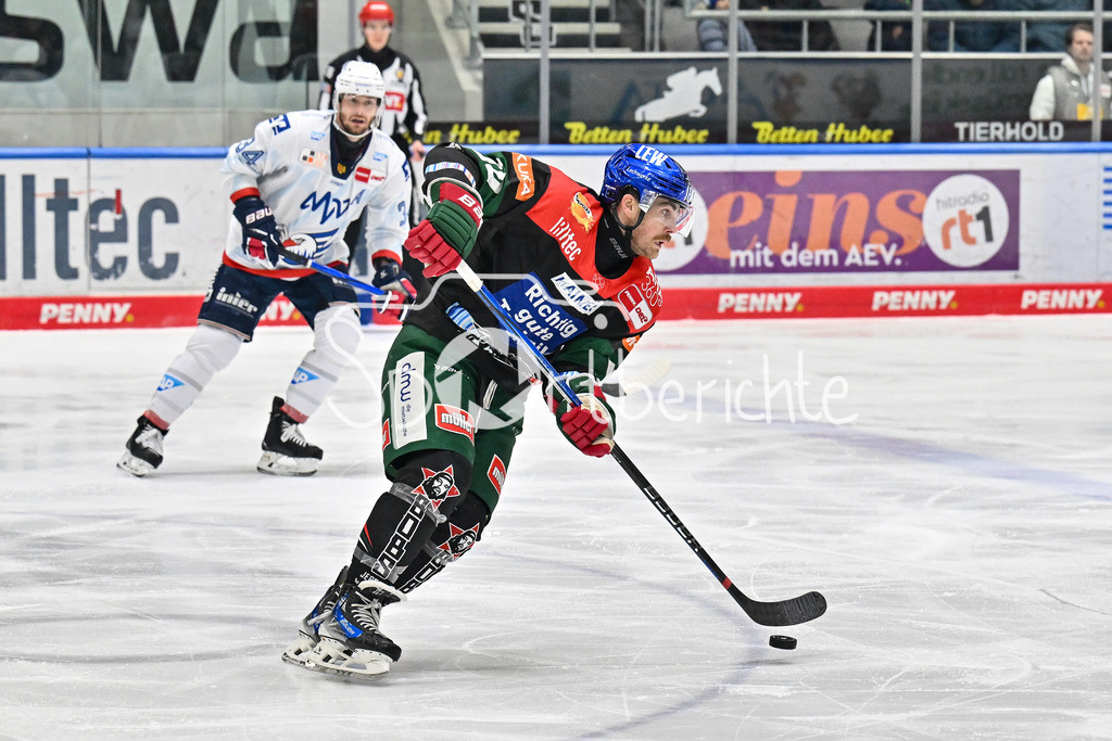 Augsburger Panther - Adler Mannheim | am Puck  Chris COLLINS (Augsburger Panther #10) / DEL: Augsburger Panther - Adler Mannheim, Curt Frenzel Stadion am 16.02.2025