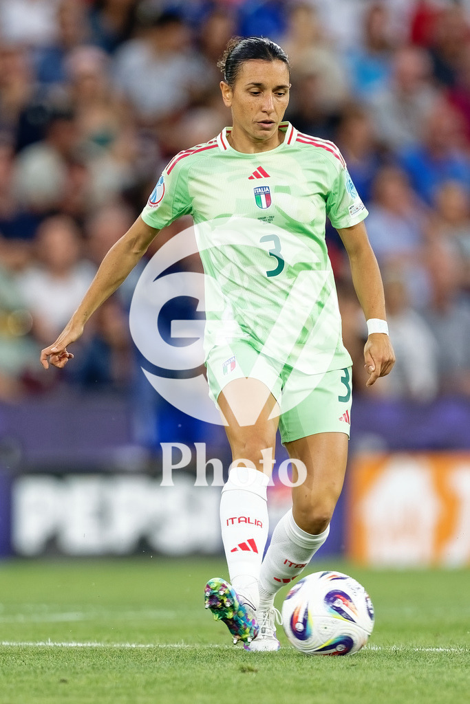 Norway v Italy - UEFA Women's EURO 2025 Quarter-Final | GENEVA, SWITZERLAND - JULY 16: Lucia Di Guglielmo of Italy passes the ball  during the UEFA Women's EURO 2025 Quarter-Final match between Norway and Italy at Stade de Geneve on July 16, 2025 in Geneva, Switzerland. (Photo by Giuseppe Velletri/Sports Press Photo/Getty Images)