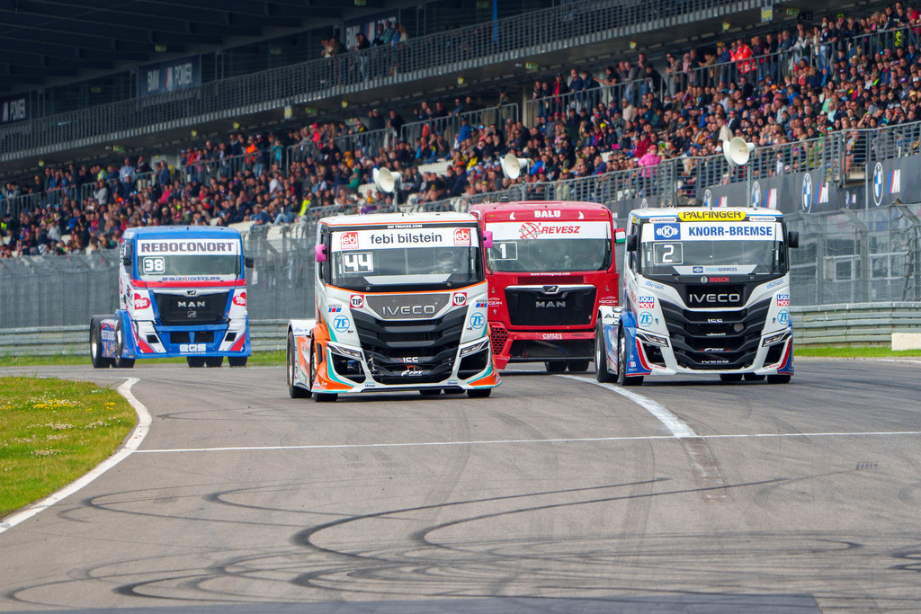 A7407079 | 13.07.2024 Goodyear FIA European Truck Racing Championship (ETRC) NürburgringBild: #44 Steffi Halm (DE) im Kampf um die ersten vier Plätze mit  #38 JOSÉ EDUARDO RODRIGUES (Portugal), #1 Norbert Kiss (DE) und #2 Jochen Hahn (DE) - Realisiert mit Pictrs.com