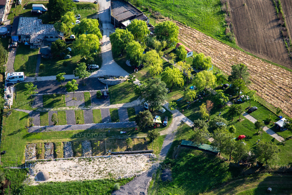 Luftbild: Mobilehome & Camping Park Lijak im Ortsteil Ozeljan in Nova Gorica im Bundesland Slowenien in Slowenien. – Foto: IMG_137452.jpg vom 14.07.2023 durch Werner Riehm/FLY-FOTO.de – Auflösung des Originals: 5472 x 3648 px – Prva stran - Gostilna Termika