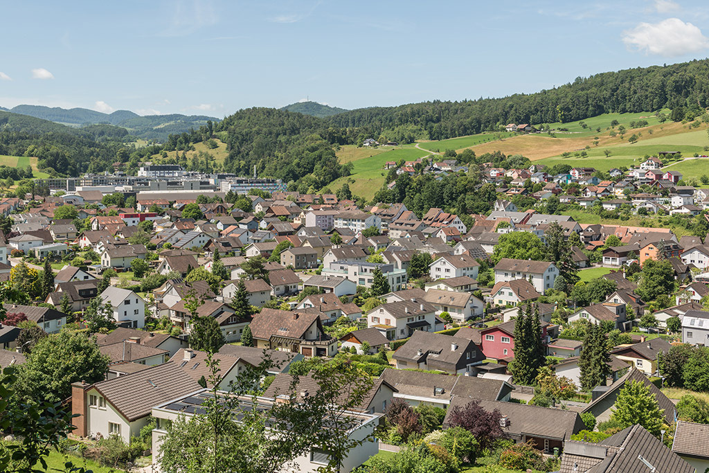 Blick aufs Dorf | in Bubendorf, Baselland, Schweiz. - Realisiert mit Pictrs.com
