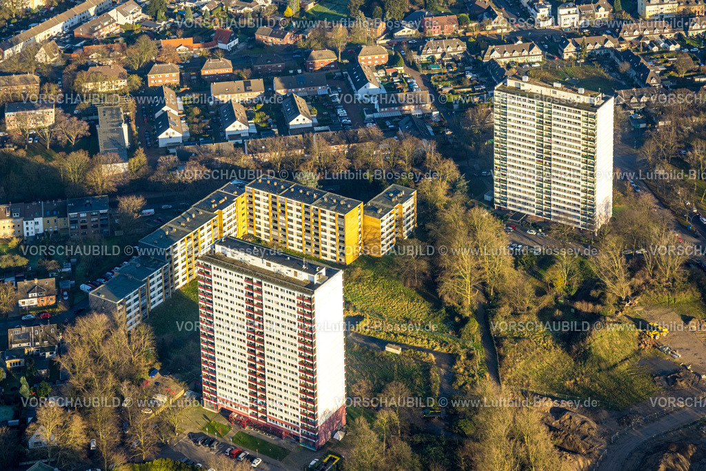 Duisburg241202296 | Luftbild, Die Weißen Riesen Hochhäuser Wohnpark Hochheide, Hochhaus-Wohnsiedlung, Fesnter und Balkone, Hochheide, Duisburg, Ruhrgebiet, Nordrhein-Westfalen, Deutschland