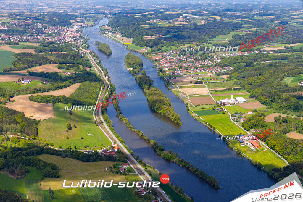 Die Luftbildaufnahme Donau - Windorf wurde 2019 mittels Flugzeug (keine Drohne) erstellt. Perfekte Schärfe und Druck- Ergebnisse- Garantiert!