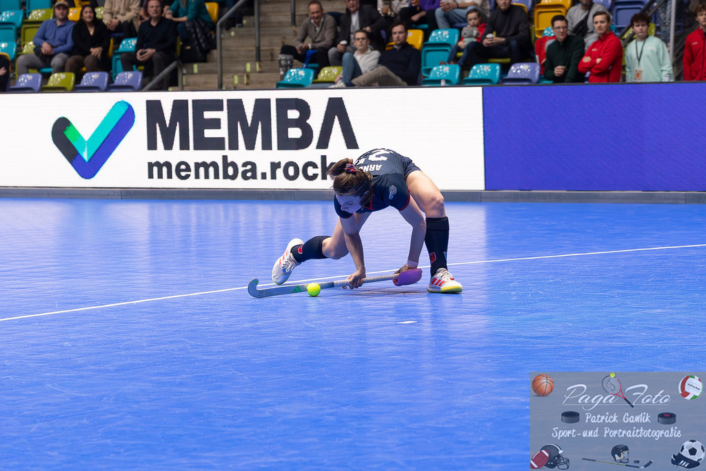 Volvo E.R.B. Final 4 Halbfinale Frauen: Der Club an der Alster - Berlienr HC, 25.01.2025 | Pahila Arnold (Berliner HC #25) am Ball, Freisteller, Portrait, Porträt, Der Club an der Alster - Berlienr HC, Frankfurt, Süwag Arena, 25.1.2025 - Realisiert mit Pictrs.com