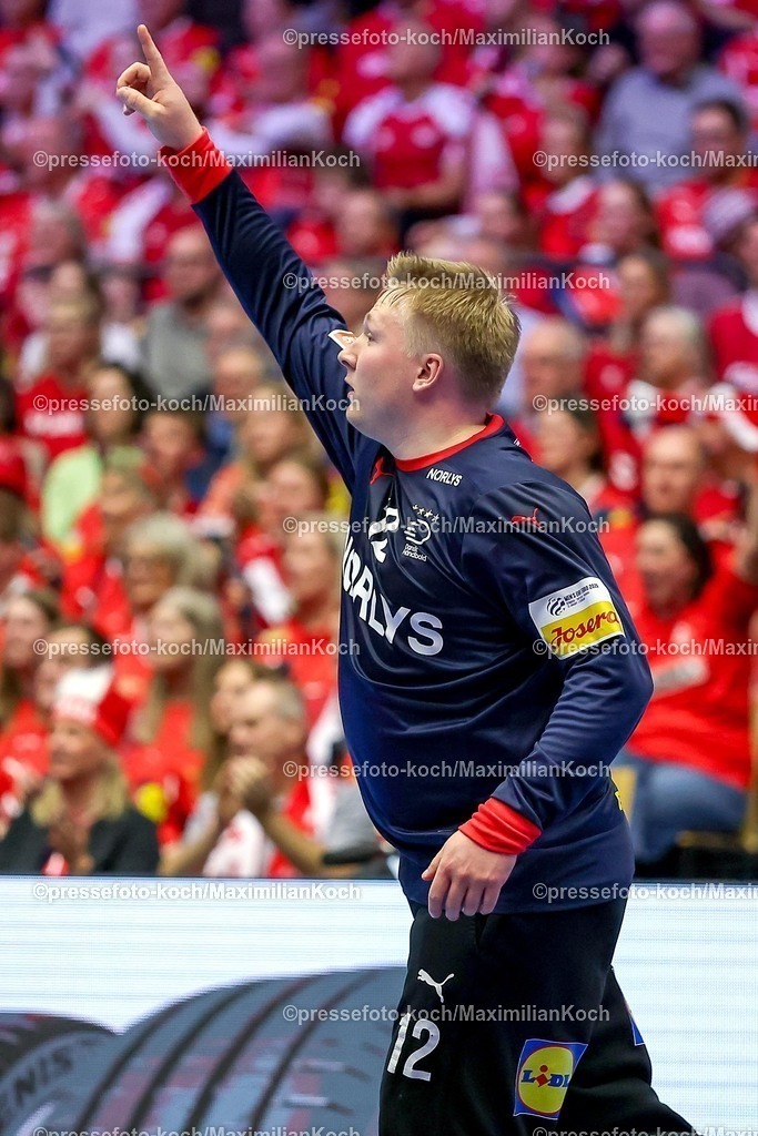 EHF16012602057 | 16.01.2026, Handball, Men's EHF EURO 2026, Dänemark - Nordmazedonien, Jyske Bank Boxen in Herning, Dänemark, Preliminary Round:  Emil Nielsen (Denmark #12) jubelnd