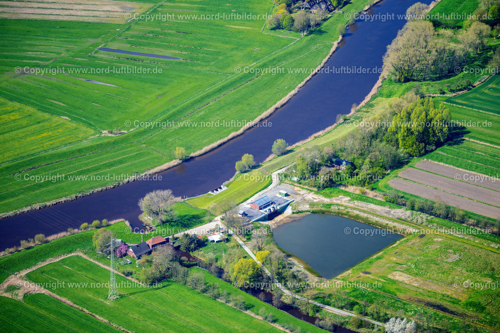 Himmelpforten_Burgbeckkanal_Schöpfwerk_ELS_9301300423 | HIMMELPFORTEN 30.04.2023 Spezialkonstruktion eines Wasser- Pumpwerkes - Schöpfwerkes " Burgbeckkanal Schöpfwerk " in Himmelpforten im Bundesland Niedersachsen, Deutschland. // Water pumping station " Burgbeckkanal Schoepfwerk " in Himmelpforten in the state Lower Saxony, Germany. Foto: Martin Elsen