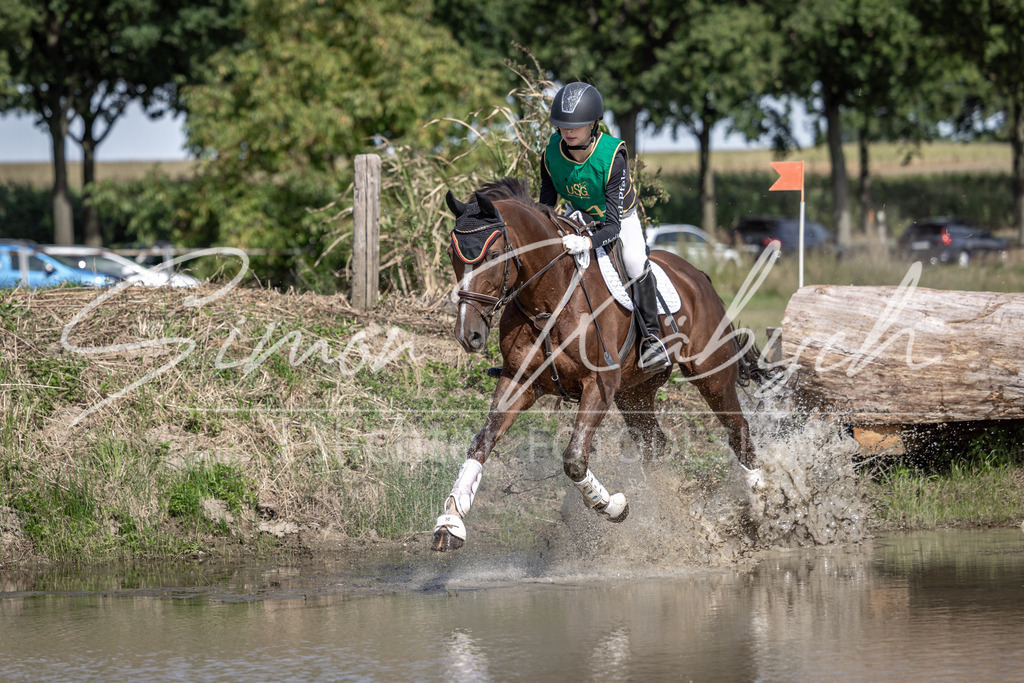 20250907-_3LI1518 | Tierfotografie Pferde, Hunde, Katzen, Haustiere.
Turnierfotografie Reitturniere, Reiten, Springreiten, Dressur in Hanau, dem Main-Kinzig-Kreis und dem Rhein-Main- Gebiet um Frankfurt