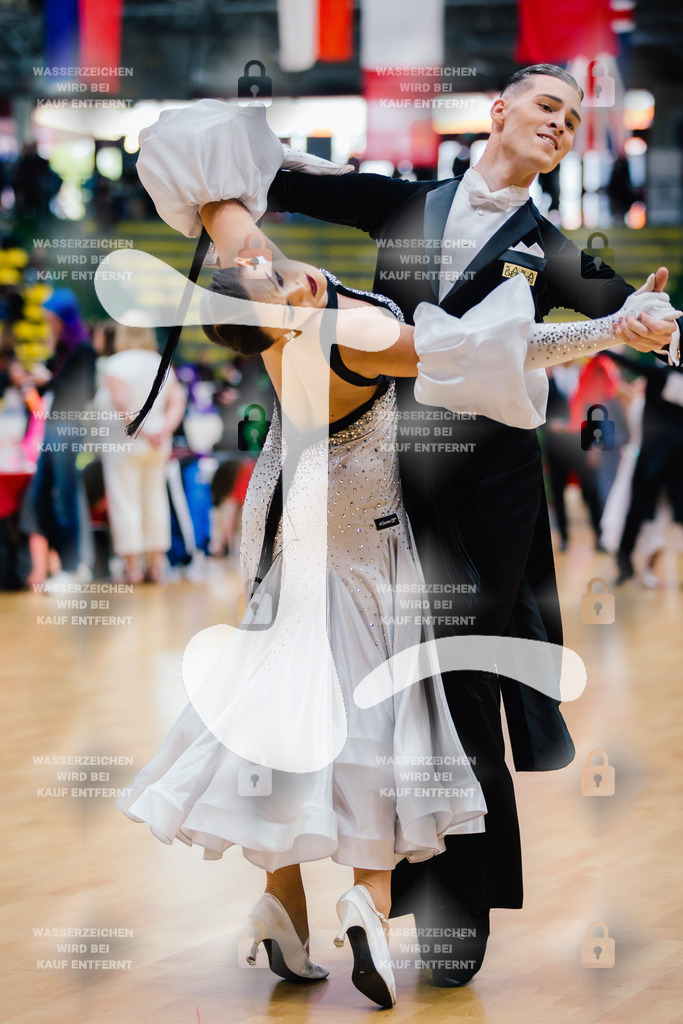 Hessen Tanzt WDSF International Open Standard 10th (56) Josef Kuca _ Veronika Hruba (Czech Republic)-2025-05-17-9432 | Webshop for digital downloads and prints of dance sport, event & show photographer Julian Link - Realisiert mit Pictrs.com