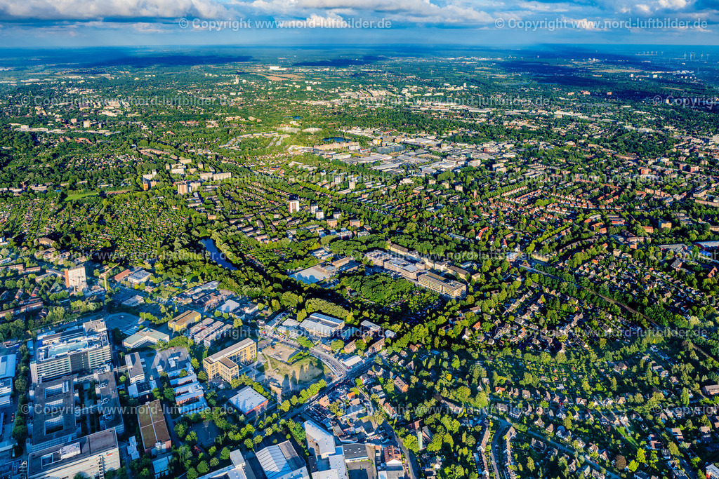 Hamburg_Wandsbek_Friedrichebertdamm_Gewerbegebiet_ELS_0218040823 | HAMBURG 04.08.2023 Industrie- und Gewerbegebiet am Friedrich-Ebert-Damm im Ortsteil Wandsbek an der Straße an der Straße an der Straße Friedrich Erbert Damm in Hamburg, Deutschland. // Industrial and commercial area on Friedrich-Ebert-Donm in the district Wandsbek on street on street on street Friedrich Erbert Damm in Hamburg, Germany. Foto: Martin Elsen