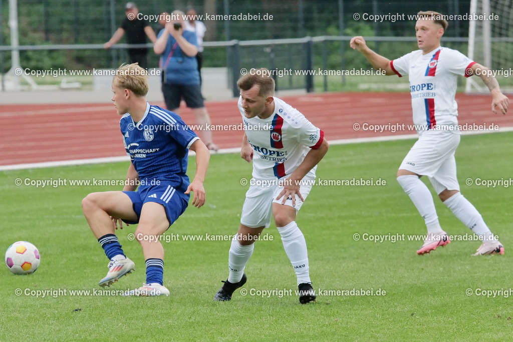 Fußball : Testspiel : SuS 09 Dinslaken - Schalke 04 U 19 am 25.07.2024 | Foto : Jochen Emde / www.kameradabei.de - Realisiert mit Pictrs.com