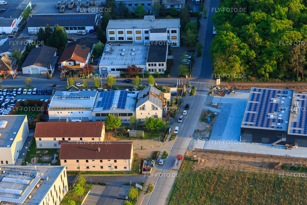 Autohaus Alsbach Bayram GmbH - Alsbach-Hähnlein http://bayram.seat.de/ | Luftbild: Autohaus Alsbach Bayram GmbH - Alsbach-Hähnlein http://bayram.seat.de/ im Ortsteil Sandwiese in Alsbach-Hähnlein im Bundesland Hessen in Deutschland. Foto: IMG_077794.jpg vom 23.04.2015 durch Werner Riehm/FLY-FOTO.de - Realisiert mit Pictrs.com