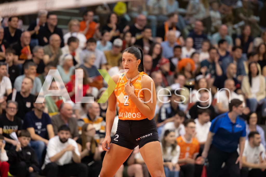 Volleyball I Frauen I Saison 2025-2026 I Volleyball NLA | Women I  Playoffs Finals 1/5 I viteos NUC - VC Kanti Schaffhausen I 06.04.2026 | 2 Natalie Hayward (USA) (Viteos NUC) – Zuspiel - Realisiert mit Pictrs.com